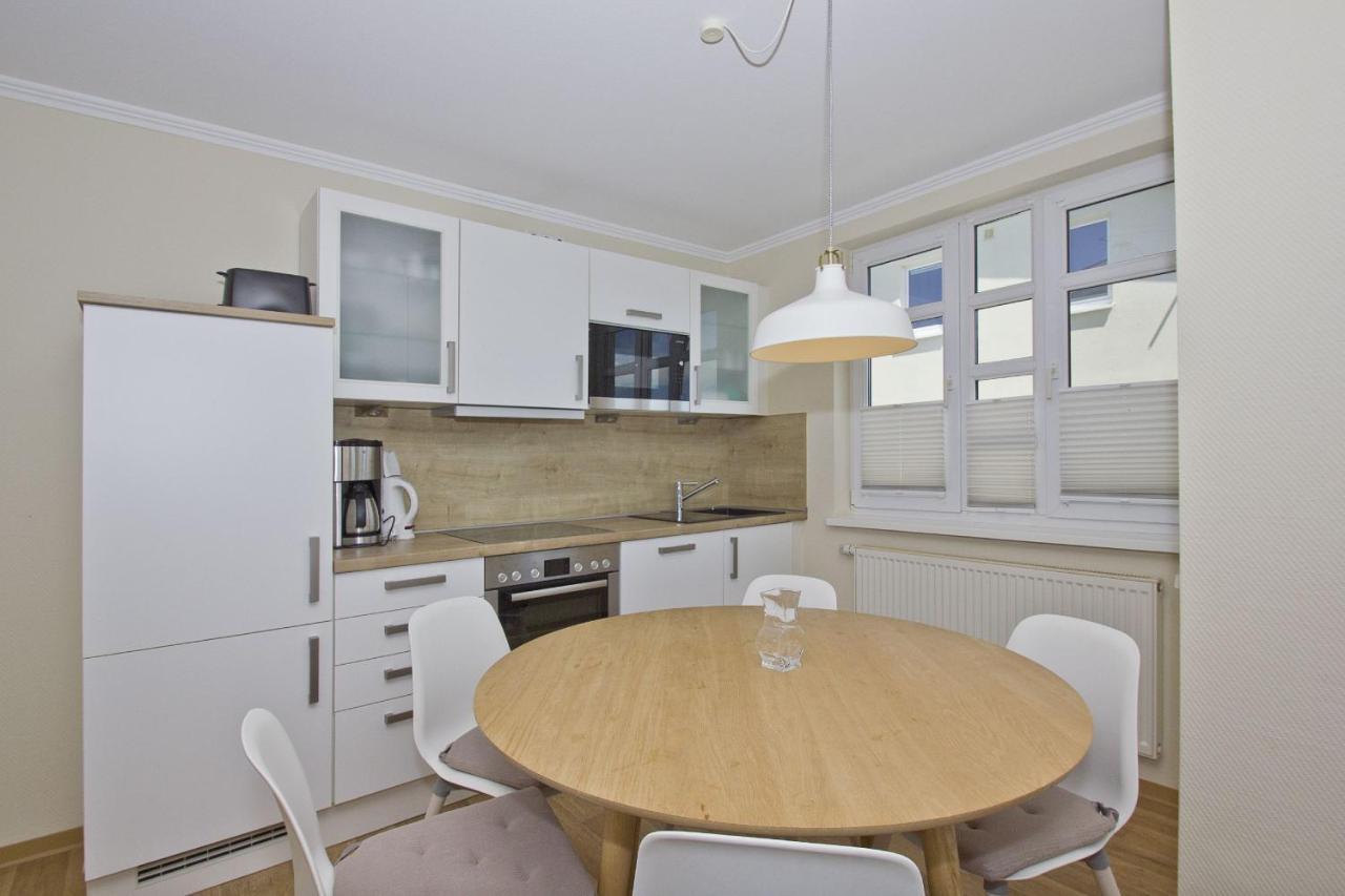 Mit Meerblick Und Balkon, Gratis Nutzung Vom Ahoi Erlebnisbad Und Sauna In Sellin - Meeresblick Fewo 24 Goehren  Exterior foto